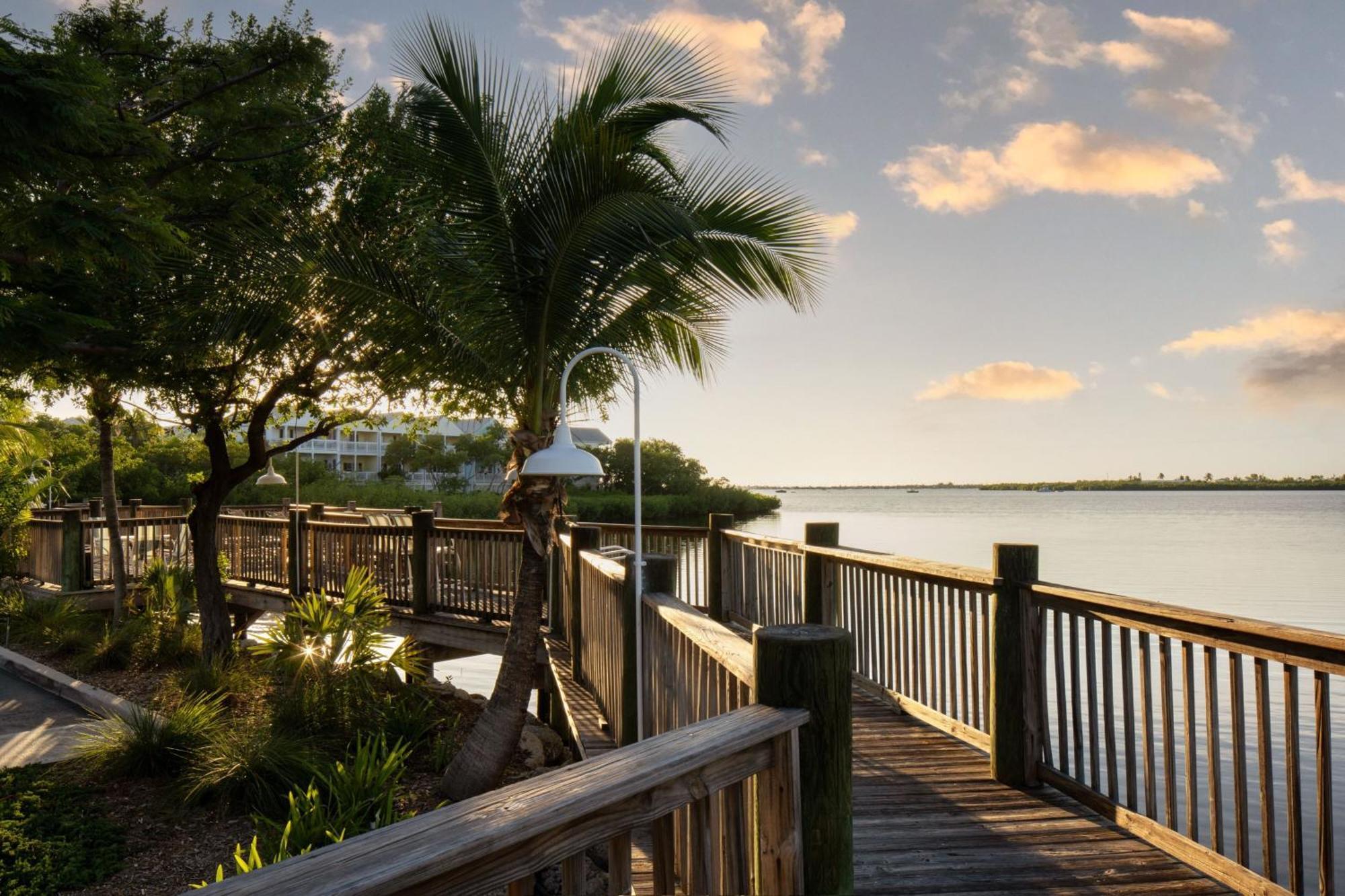 Отель Courtyard By Marriott Key West Waterfront Экстерьер фото