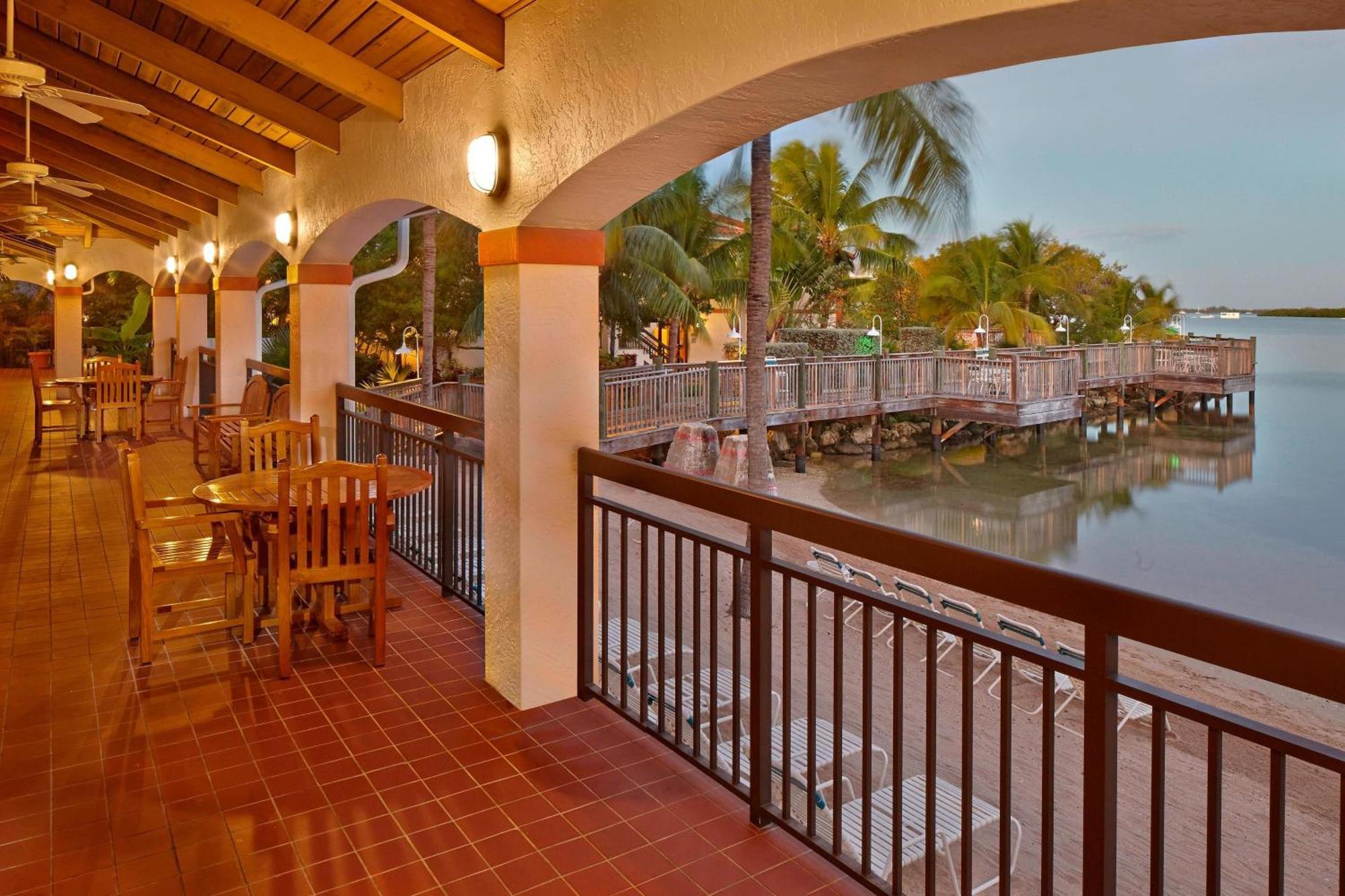 Отель Courtyard By Marriott Key West Waterfront Экстерьер фото